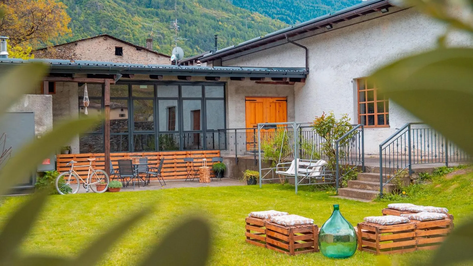 Semesterbostad Dimora Perla Di Villa - Historical Wine Retreat Near Bernina Express Villa di Tirano